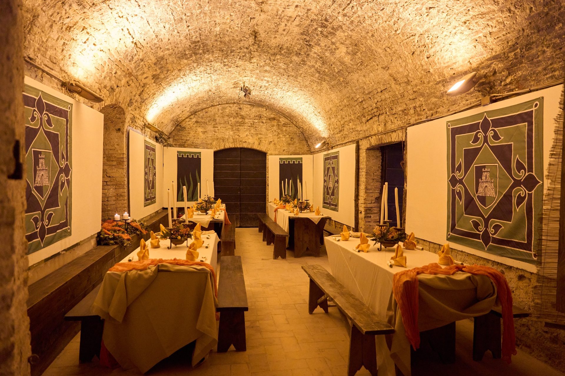 Sala con drappi azzurri